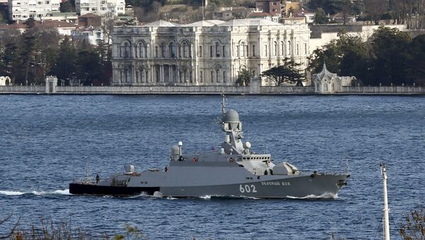 The Russian Navy's missile corvette Zeleny Dol sails in the Bosphorus, on its way to the Mediterranean Sea, in Istanbul, Turkey February 14, 2016 - Sputnik International