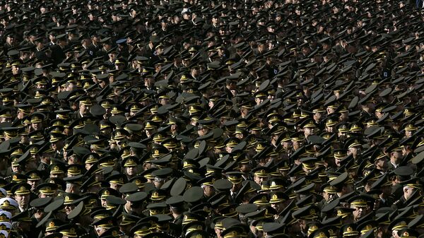 Turkish soldiers parade for modern Turkey's founder Mustafa Kemal Ataturk during a commemoration ceremony in the capital Ankara 10 November 2004 to mark the 66th anniversary of the death of Ataturk - Sputnik International