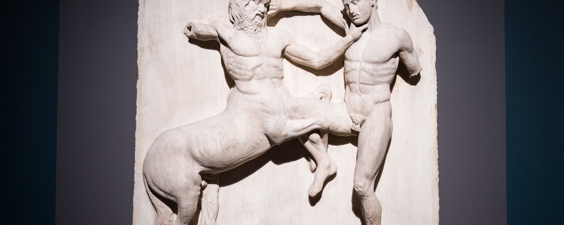 A marble metope sculpture (447-438BC) from the Parthenon in Athens, part of the collection that is popularly referred to as the Elgin Marbles, depicting a battle between a Centaur and a Lapith. - Sputnik International, 1920, 20.06.2020