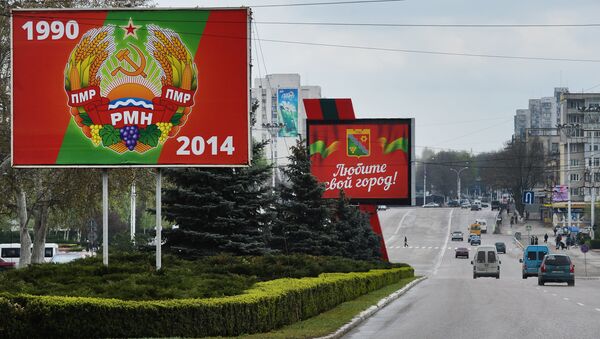 Advertising panel display the oficial coat of arms of Transdniestr in Tiraspol, the capital of Transdniestr republic of Moldova, on April 16, 2014 - Sputnik International