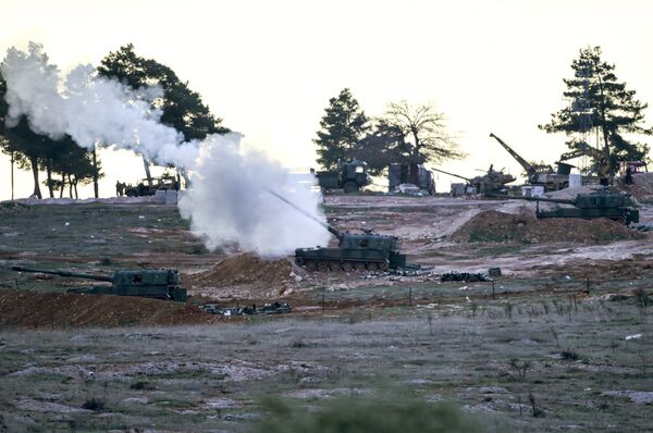 Tanks stationed at a Turkish army position near the Oncupinar crossing gate close to the town of Kilis, south central Turkey, fire towards the Syria border, on February 16, 2016 Tanks stationed at a Turkish army position near the Oncupinar crossing gate close to the town of Kilis, south central Turkey, fire towards the Syria border, on February 16, 2016 - Sputnik International