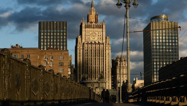 The Foreign Ministry building as seen from the Borodinsky Bridge in Moscow - Sputnik International