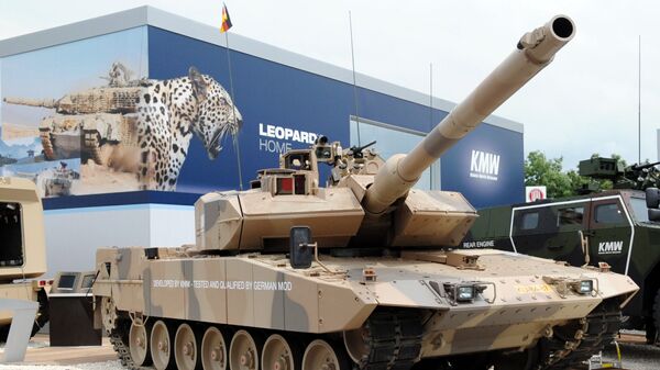 The battle tank Leopard 2 A7 is presented by German Krauss-Maffei Wegmann (KMW) on June 14, 2010 at Eurosatory 2010 in Villepinte near Paris - Sputnik International