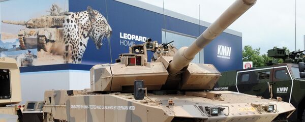 The battle tank Leopard 2 A7 is presented by German Krauss-Maffei Wegmann (KMW) on June 14, 2010 at Eurosatory 2010 in Villepinte near Paris - Sputnik International
