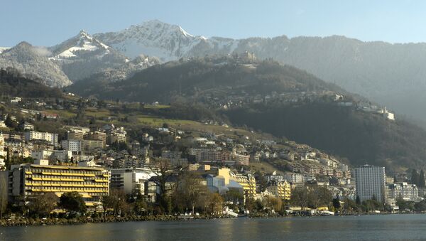 General view of Montreux from Lake Geneva with the Montreux-Palace (C), the hotel that will host the Geneva II peace talks on January 22, 2014 - Sputnik International