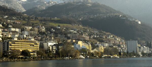 General view of Montreux from Lake Geneva with the Montreux-Palace (C), the hotel that will host the Geneva II peace talks on January 22, 2014 - Sputnik International