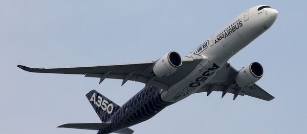 An Airbus A350 flies past during a preview aerial display of the Singapore Airshow at Changi exhibition center in Singapore February 14, 2016 An Airbus A350 flies past during a preview aerial display of the Singapore Airshow at Changi exhibition center in Singapore February 14, 2016 - Sputnik International
