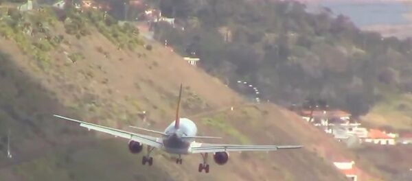 Portugal: Watch pilots land in crazy crosswinds at Europe's ‘scariest’ airport - Sputnik International