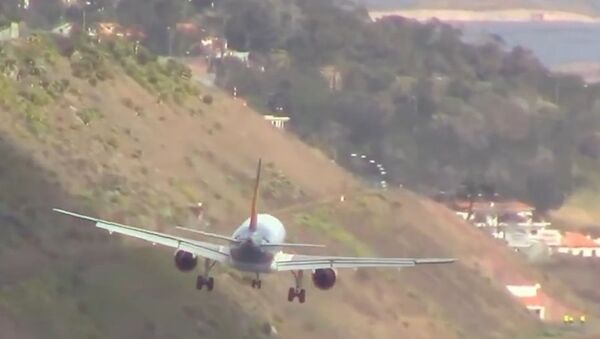Portugal: Watch pilots land in crazy crosswinds at Europe's ‘scariest’ airport - Sputnik International