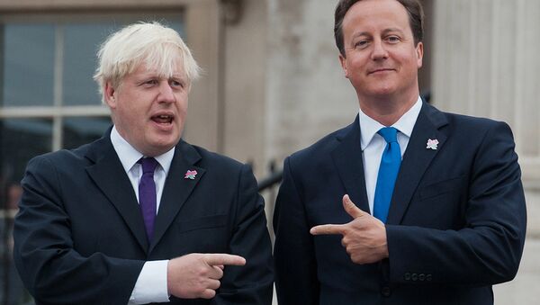 British Prime Minister David Cameron (R) and London Mayor Boris Johnson (L) pointing at each other on 24 August 2012. - Sputnik International