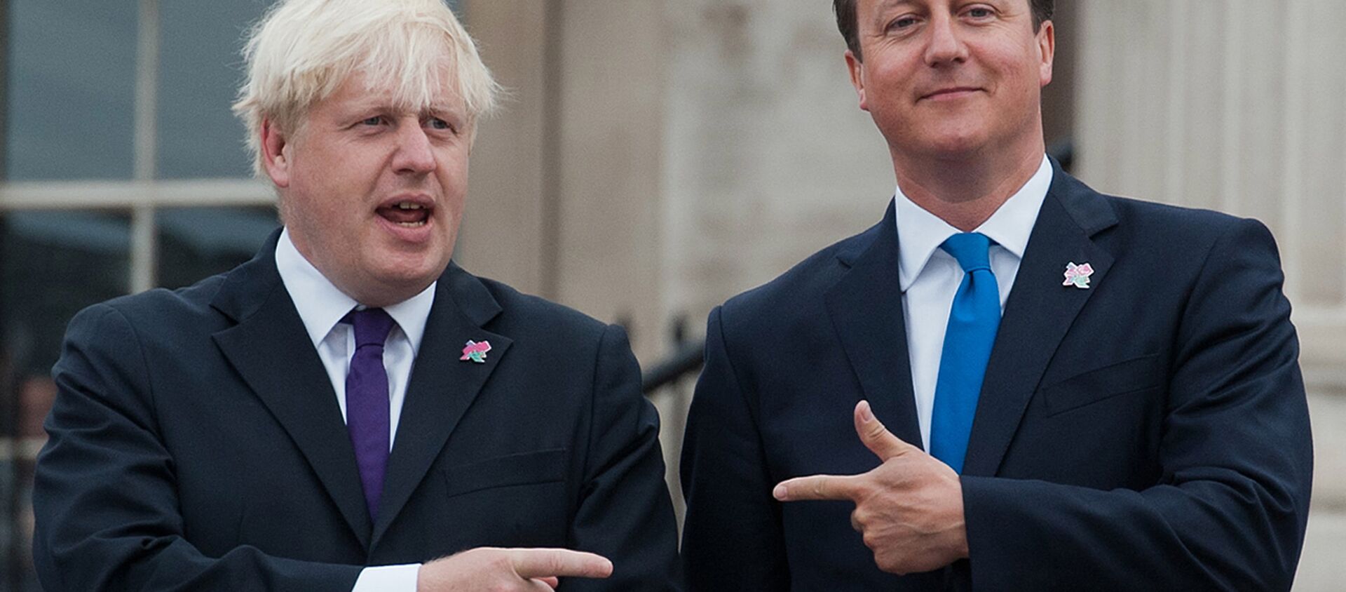 British Prime Minister David Cameron (R) and London Mayor Boris Johnson (L) pointing at each other on August 24, 2012. - Sputnik International, 1920, 25.03.2021