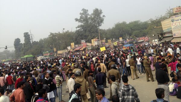 Protestors of the Jat agricultural community block a road near the Delhi University area in New Delhi, India, Saturday, Feb.20, 2016. - Sputnik International