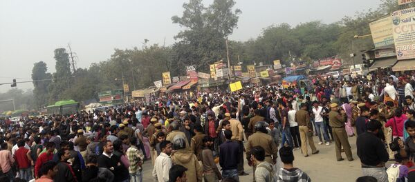 Protestors of the Jat agricultural community block a road near the Delhi University area in New Delhi, India, Saturday, Feb.20, 2016. - Sputnik International