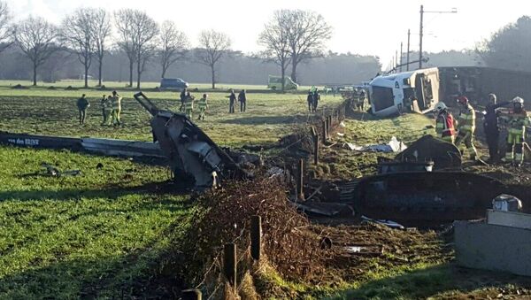 Emergency services intervene on the scene of a derailed passengers train near Dalfsen, eastern Netherlands - Sputnik International