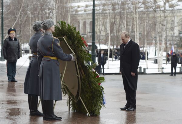 February 23, 2016. President Vladimir Putin, right, during the wreath-laying ceremony at the Tomb of the Unknown Soldier on the Defender of the Fatherland Day. February 23, 2016. President Vladimir Putin, right, during the wreath-laying ceremony at the Tomb of the Unknown Soldier on the Defender of the Fatherland Day. - Sputnik International