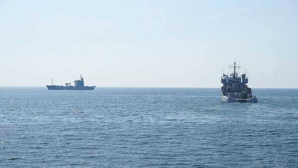 German Navy Elbe-class replenishment ship Elbe A511 and Royal Norwegian Navy support vessel Valkyrien A535 during Open Spirit 2014 - Sputnik International