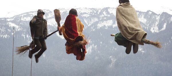 Catch That Snitch! Kids Play Quidditch in Indian Village Catch That Snitch! Kids Play Quidditch in Indian Village - Sputnik International