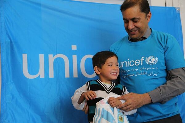 Murtaza Ahmadi with UNICEF Afghanistan Representative Akhil Iyer. Murtaza Ahmadi with UNICEF Afghanistan Representative Akhil Iyer. - Sputnik International