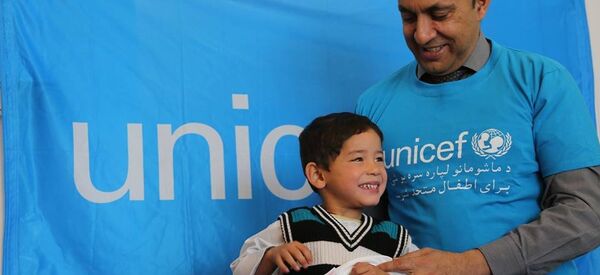 Murtaza Ahmadi with UNICEF Afghanistan Representative Akhil Iyer. - Sputnik International