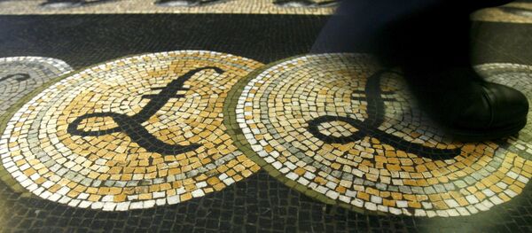 An employee is seen walking over a mosaic of pound sterling symbols set in the floor of the front hall of the Bank of England in London, in this March 25, 2008 file photograph. An employee is seen walking over a mosaic of pound sterling symbols set in the floor of the front hall of the Bank of England in London, in this March 25, 2008 file photograph. - Sputnik International