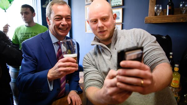 UK Independence Party (UKIP) leader Nigel Farage (L) poses for a selfie with Martin Clarke, owner of The Little Ale House, in Wellingborough, UK. - Sputnik International