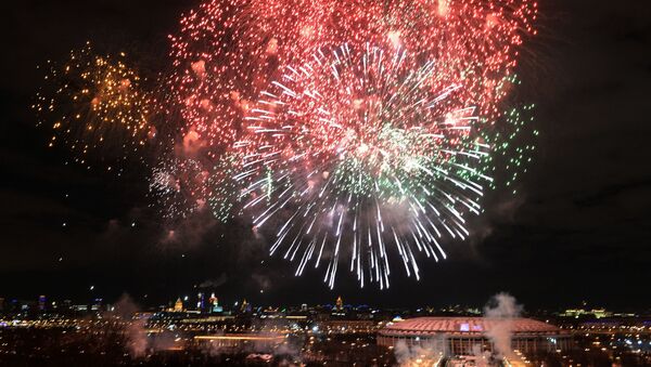 Fireworks marking the Defender of the Fatherland Day in Moscow - Sputnik International