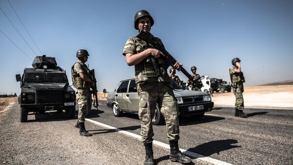 Turkish soldiers stand guar near the Turkey-Syrian border (File) - Sputnik International