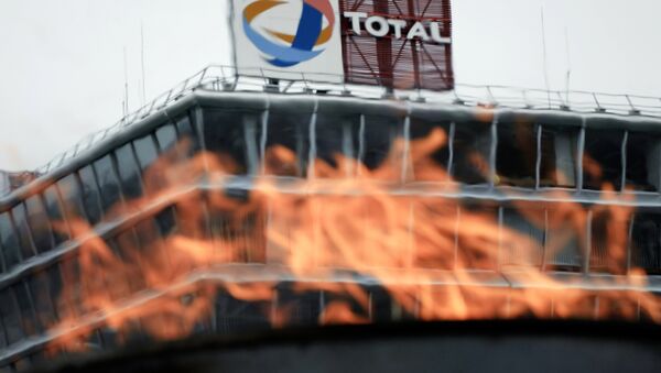 View taken of fire lit by employees of French oil giant Total (File) - Sputnik International