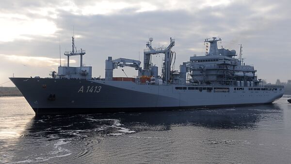 FILE - In this Jan. 14, 2014 file picture the supply ship Bonn leaves the German navy base Wilhelmshaven , Germany. NATO's European commander on Thursday Feb. 11, 2016 ordered three warships to move immediately to the Aegean Sea to help end the deadly smuggling of migrants between Turkey and Greece - Sputnik International