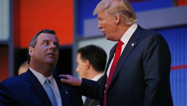 New Jersey Governor Chris Christie (L) talks to businessman Donald Trump - Sputnik International