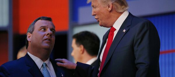 New Jersey Governor Chris Christie (L) talks to businessman Donald Trump - Sputnik International