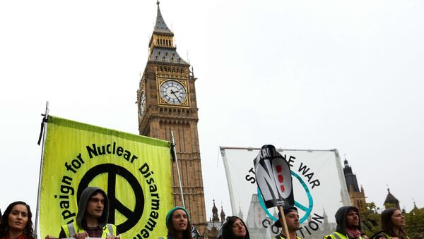 Supporters of the 'Stop the war' coalition and 'Campaign for Nuclear Disarmament' march through central London. - Sputnik International