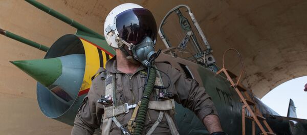 A Syrian pilot prepares for a flight at the Syrian Air Force base in Homs province - Sputnik International