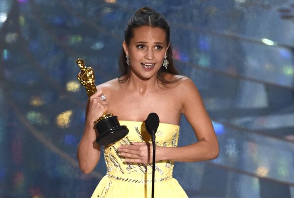 Alicia Vikander accepts the award for best actress in a supporting role for “The Danish Girl” at the Oscars. Alicia Vikander accepts the award for best actress in a supporting role for “The Danish Girl” at the Oscars. - Sputnik International