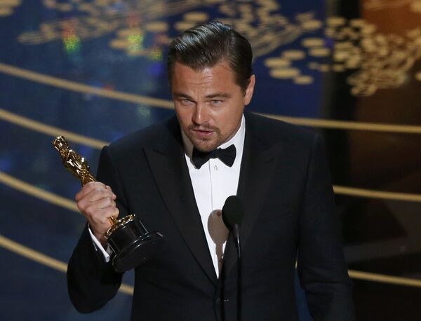 Leonardo DiCaprio accepts the Oscar for Best Actor for the movie The Revenant Leonardo DiCaprio accepts the Oscar for Best Actor for the movie The Revenant - Sputnik International