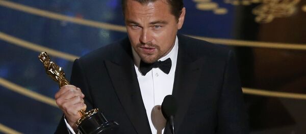 Leonardo DiCaprio accepts the Oscar for Best Actor for the movie The Revenant - Sputnik International