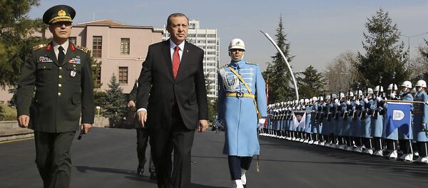 Turkish President Recep Tayyip Erdogan, centre, accompanied by Turkish Forces' Chief of Staff Gen. Hulusi Akar, left, reviews a honour guard Thursday Feb. 18, 2016 - Sputnik International