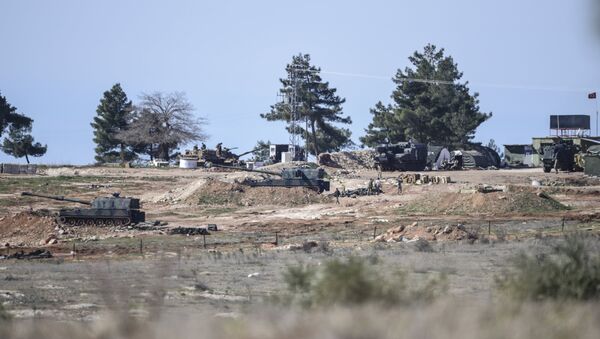 A Turkish army position is seen near the Oncupinar crossing gate close to the town of Kilis, south central Turkey, close to the Syria border, on February 16, 2016 - Sputnik International