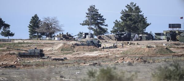 A Turkish army position is seen near the Oncupinar crossing gate close to the town of Kilis, south central Turkey, close to the Syria border, on February 16, 2016 - Sputnik International
