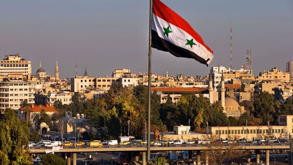 A Syrian national flag waves as vehicles move slowly on a bridge during rush hour, in Damascus, Syria, Sunday, Feb. 28, 2016 - Sputnik International
