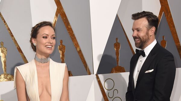 Olivia Wilde, left, and Jason Sudeikis arrive at the Oscars on Sunday, Feb. 28, 2016, at the Dolby Theatre in Los Angeles - Sputnik International