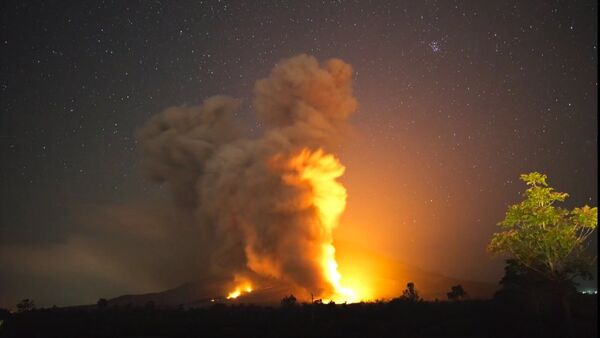 Sinabung volcano eruption. - Sputnik International