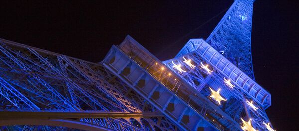 The Eiffel Tower decorated with the stars composing the EU flag. The Eiffel Tower decorated with the stars composing the EU flag. - Sputnik International