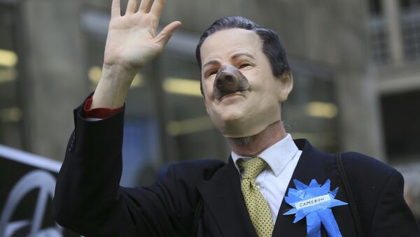 A protester lampoons Britain's Prime Minister David Cameron. - Sputnik International