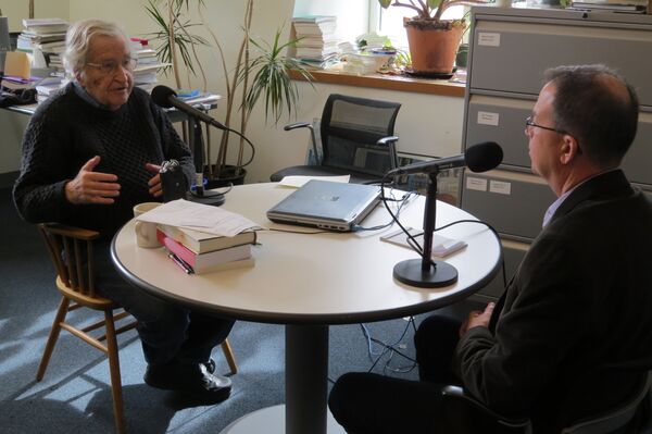 Brian Becker speaking to Professor Noam Chomsky in his exclusive interview for Radio Sputnik. Brian Becker speaking to Professor Noam Chomsky in his exclusive interview for Radio Sputnik. - Sputnik International