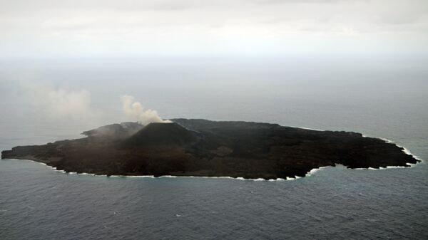 This handout picture taken by Japan Coast Guard on April 27, 2015 shows the newly created Nishinoshima island at the Ogasawara island chain, 1,000 kilometres south of Tokyo This handout picture taken by Japan Coast Guard on April 27, 2015 shows the newly created Nishinoshima island at the Ogasawara island chain, 1,000 kilometres south of Tokyo - Sputnik International