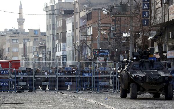 People stand behind the security barriers at one of the entrance of Sur district, which is partially under curfew, in the Kurdish-dominated southeastern city of Diyarbakir, Turkey February 26, 2016 People stand behind the security barriers at one of the entrance of Sur district, which is partially under curfew, in the Kurdish-dominated southeastern city of Diyarbakir, Turkey February 26, 2016 - Sputnik International