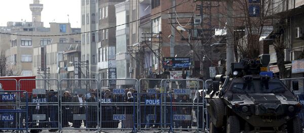 People stand behind the security barriers at one of the entrance of Sur district, which is partially under curfew, in the Kurdish-dominated southeastern city of Diyarbakir, Turkey February 26, 2016 People stand behind the security barriers at one of the entrance of Sur district, which is partially under curfew, in the Kurdish-dominated southeastern city of Diyarbakir, Turkey February 26, 2016 - Sputnik International