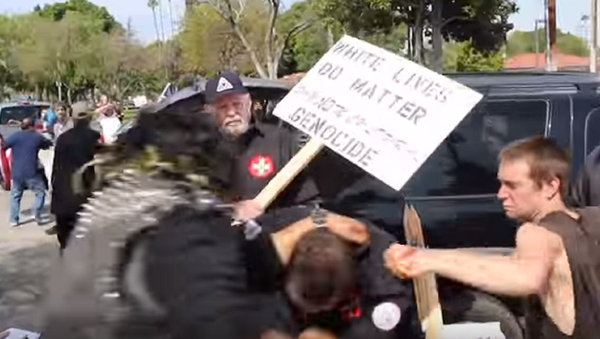Videos Capture KKK Members Stabbing Protesters in California - Sputnik International
