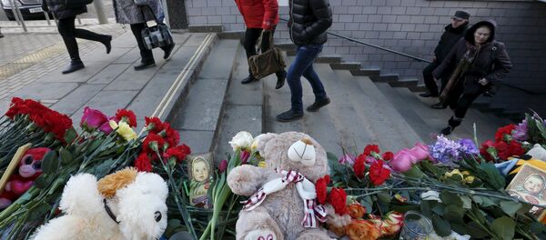 Flowers, toys and other items are placed to commemorate recently murdered child at the entrance to the Oktyabrskoye Pole metro station in Moscow, Russia, March 1, 2016. Flowers, toys and other items are placed to commemorate recently murdered child at the entrance to the Oktyabrskoye Pole metro station in Moscow, Russia, March 1, 2016. - Sputnik International